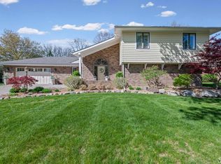 8908 Sarah Ln, Grosse Ile, MI 48138