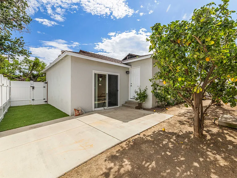 16601 Valerio St — Photo 28