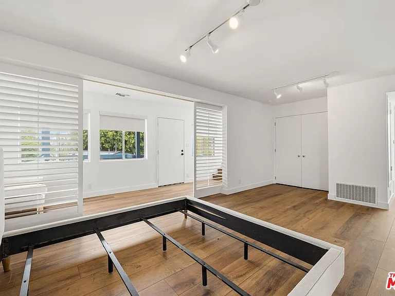 28 24th Pl — Photo 17