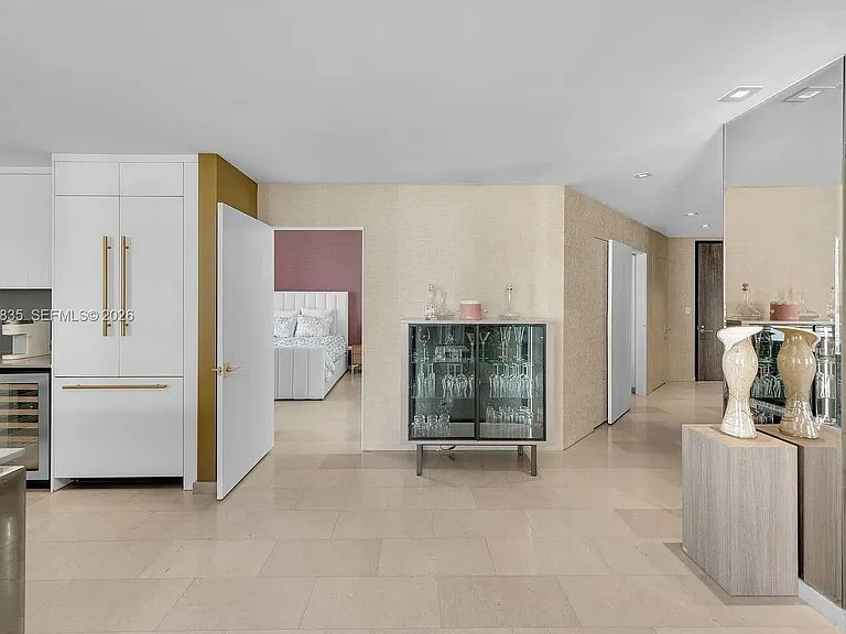 88 SW 7th St #1212 — Photo 7