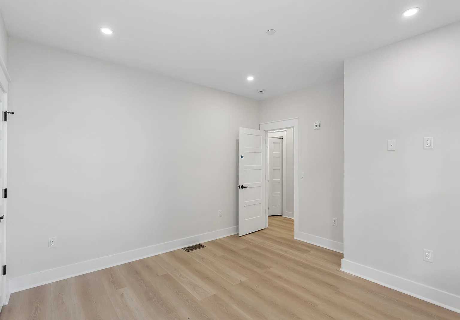 3 bed, $4,500 — Photo 3