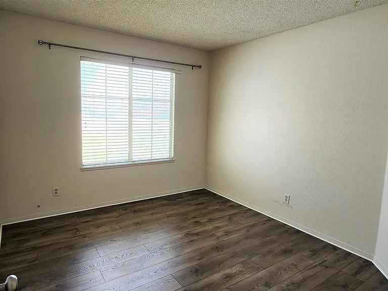 3219 W Avenue J4 — Photo 16