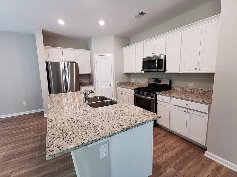 292 Golden Eagle Pkwy — Photo 8
