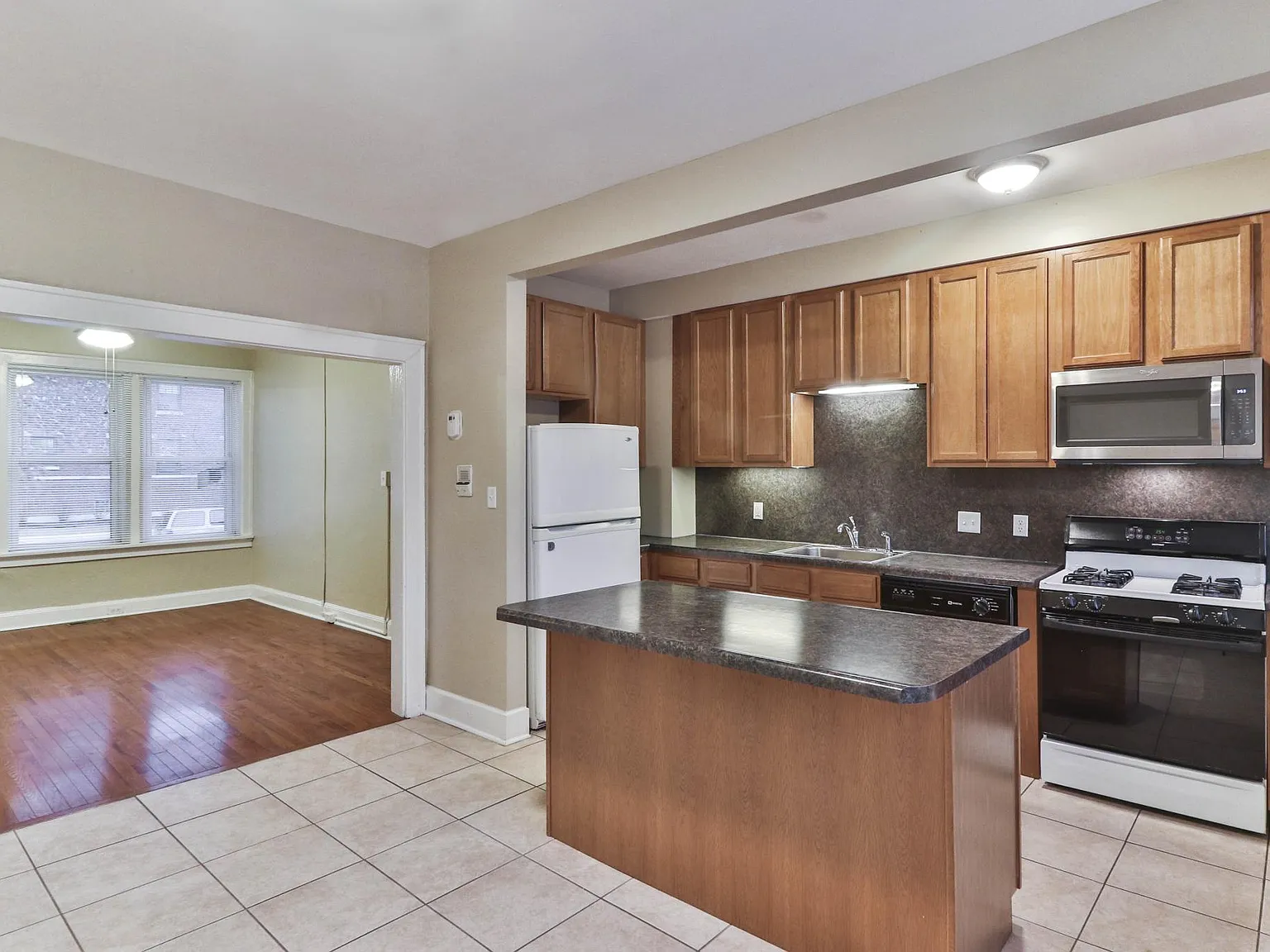 3 bed, 1450 sqft, $1,795 — Photo 4