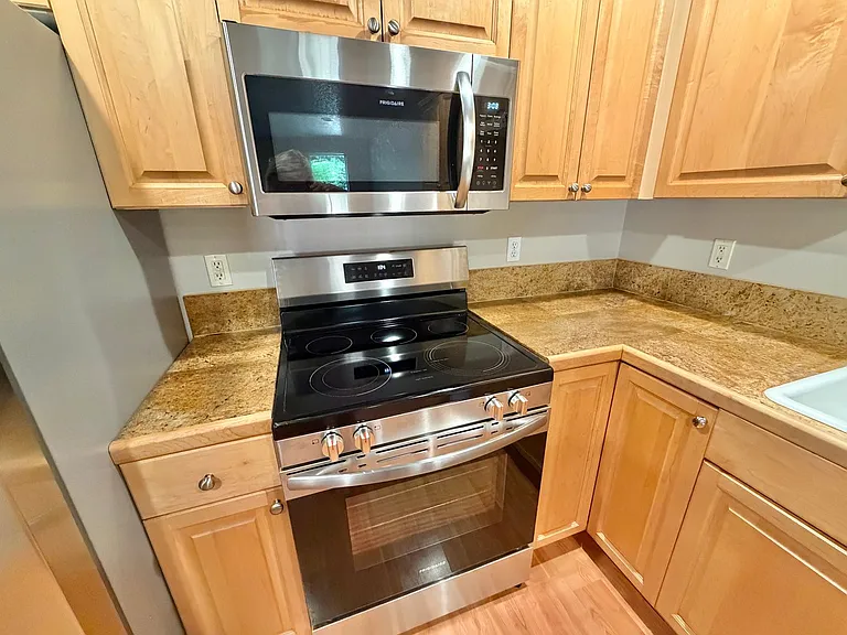8007 NE 38th Ave — Photo 11