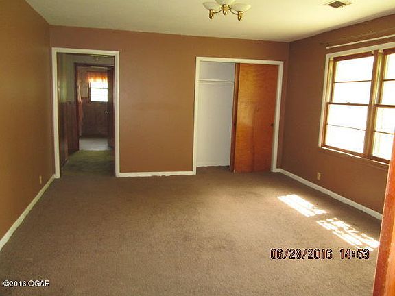 4th image of 1181 S 220th St