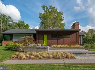 6203 Bannockburn Dr, Bethesda, MD 20817