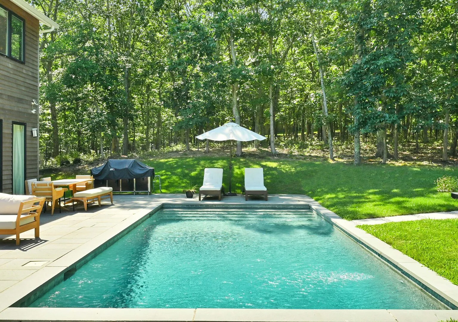 Designer Gut Renovated Farmhouse on over 1 Acre, private pool — Photo 2