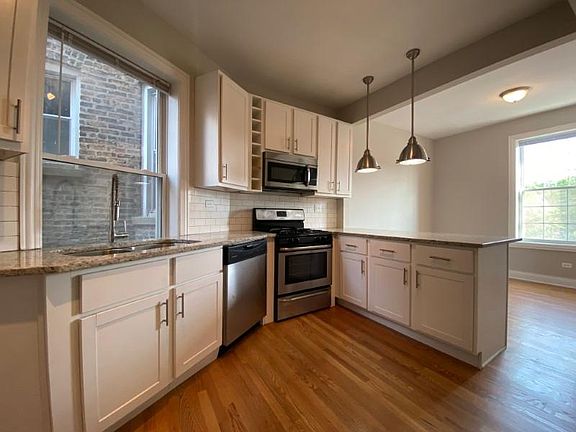 5th image of 4401 N Clark St #77134de5f