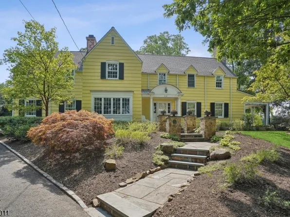 60 Blackburn Rd, Summit City, NJ 07901