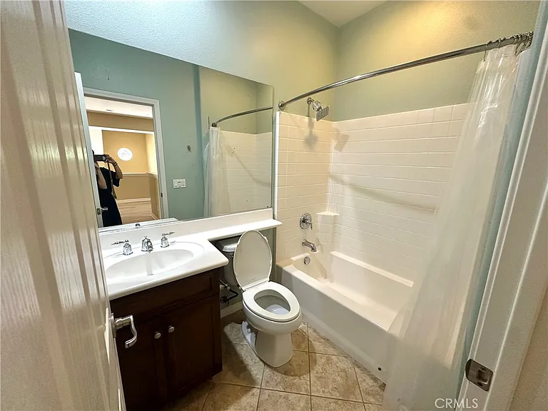 1411 Montgomery St — Photo 14
