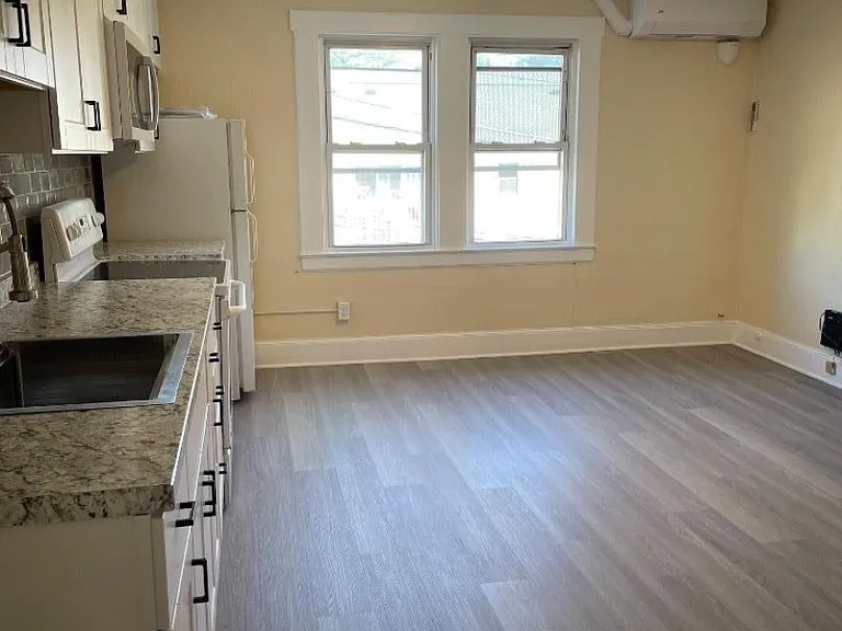 313 Hoover Ave #3 — Photo 9