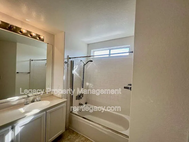 2750 Parkview Ter — Photo 24