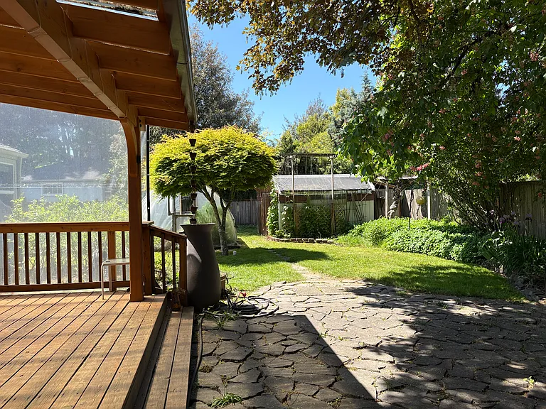665 SE Vera Ave — Photo 31