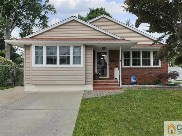 4 Milton Pl, Middlesex, NJ 08846