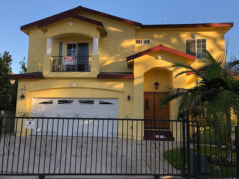 House Exterior (R/C Front Gate and R/C Garage Door)