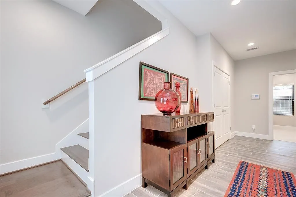 3 bed, 2.5 bath, 1517 sqft, $2,250 — Photo 3