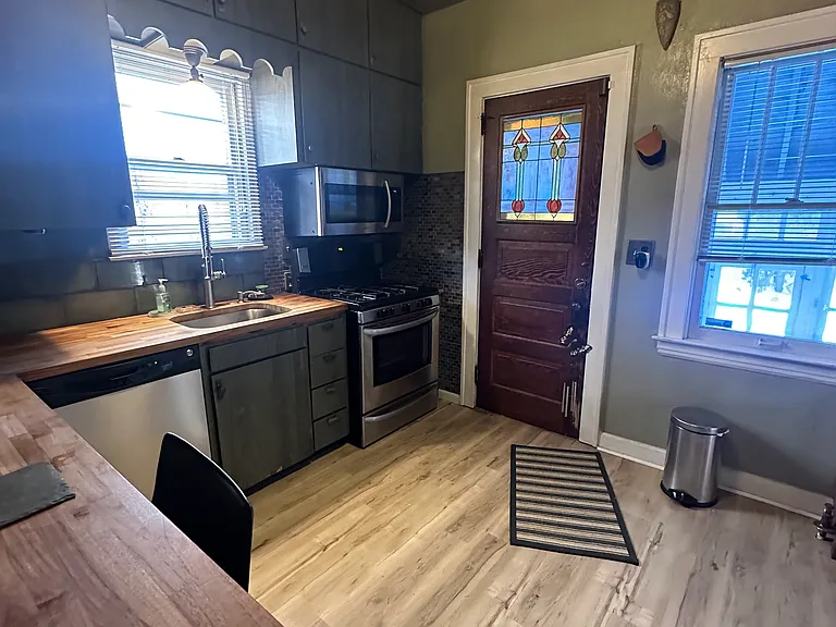 1046 Davis Ave NW — Photo 6