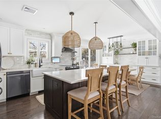 66 Country Village Ln, East Islip, NY 11730