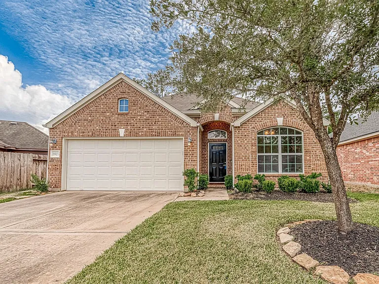 18903 Pinewood Point Ln — Photo 1