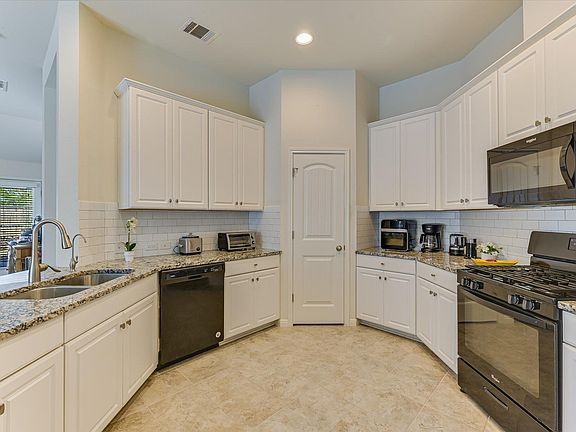 3rd image of 135 Tailwind Dr