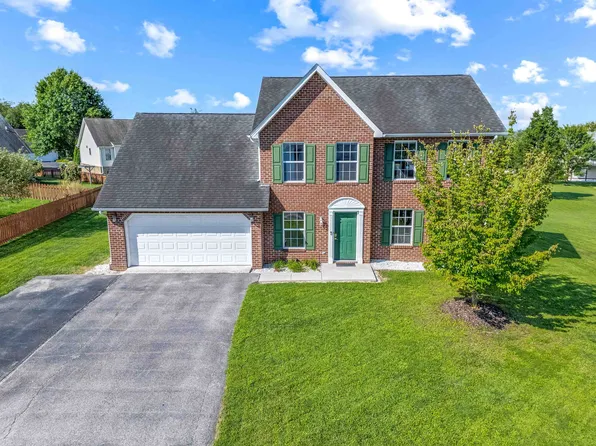 210 Berkshire Dr, Christiansburg, VA 24073