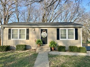 400 SW Jefferson St, Lees Summit, MO 64063