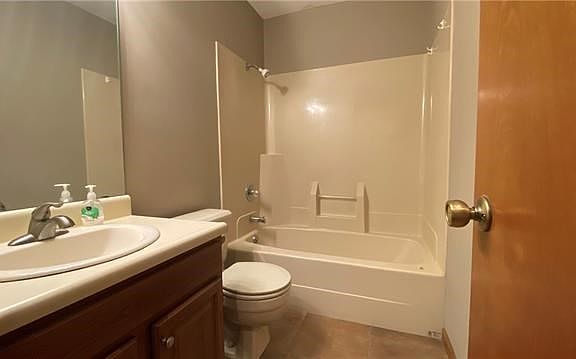 5th image of 3410 N 36th St