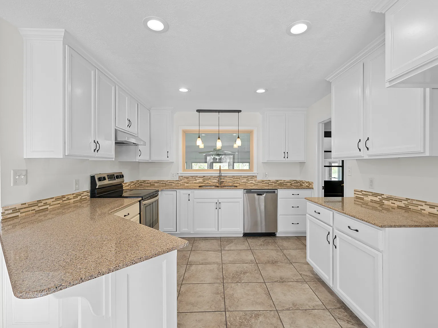 3 bed, 2356 sqft, $2,500 — Photo 3
