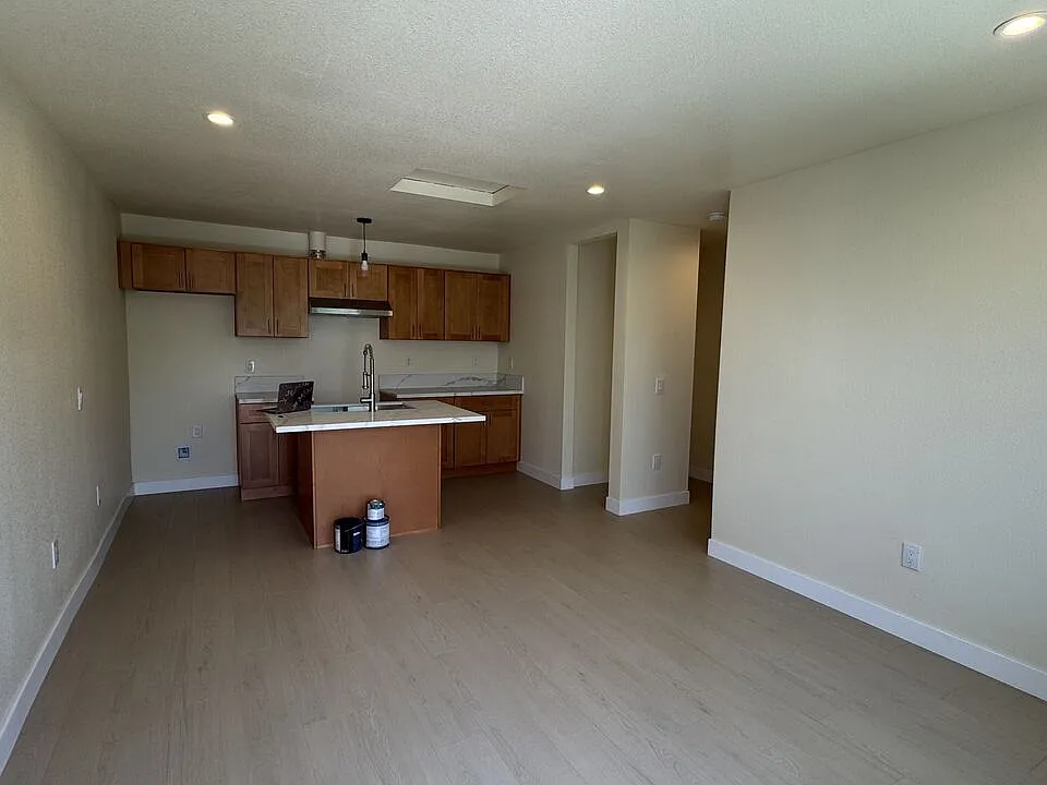 2528 Elkgrove Ave #B