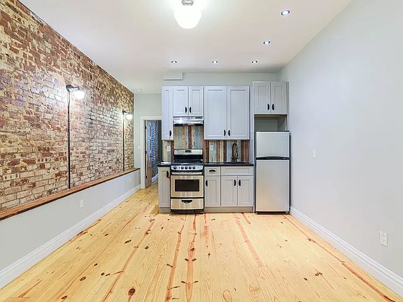 5th image of 276 Chauncey St APT 1R