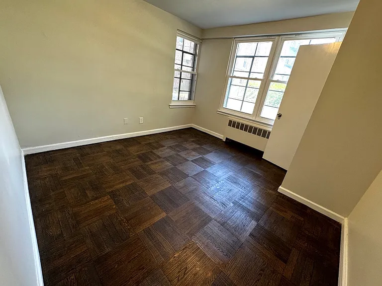 112-114 Chancellor Ave #B10 — Photo 8