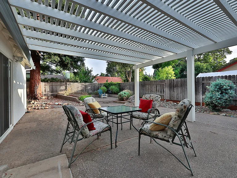 115 Rambling Dr — Photo 37