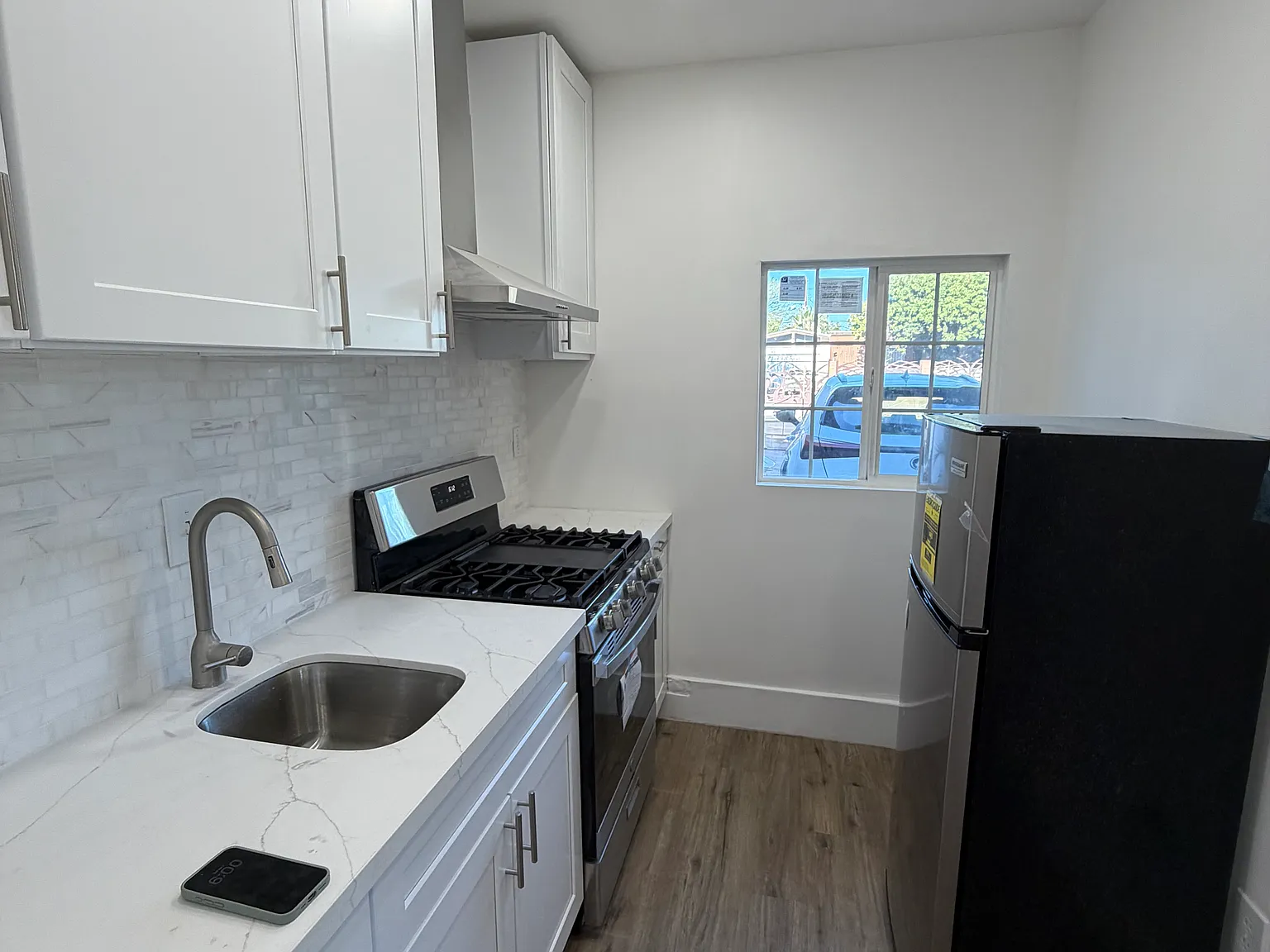 1 bed, 375 sqft, $2,100 — Photo 4