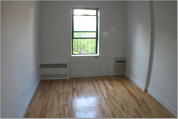 Rented by 4 Points Properties | media 8