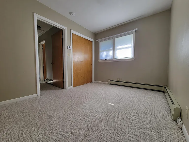 629 W Oak St — Photo 9