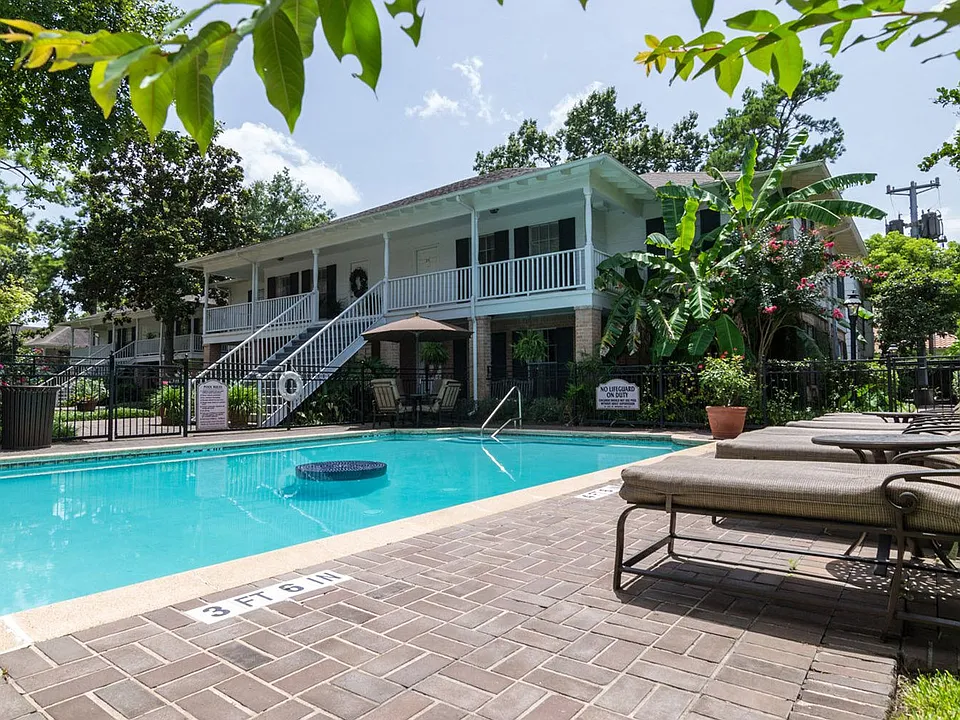 Memorial Creole apartments community photo