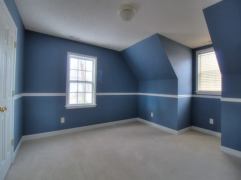 940 Winterside Ln — Photo 9