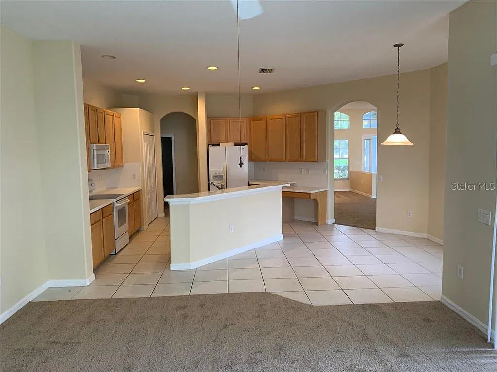 4 bed, 3.0 bath, 2300 sqft, $2,595 — Photo 3