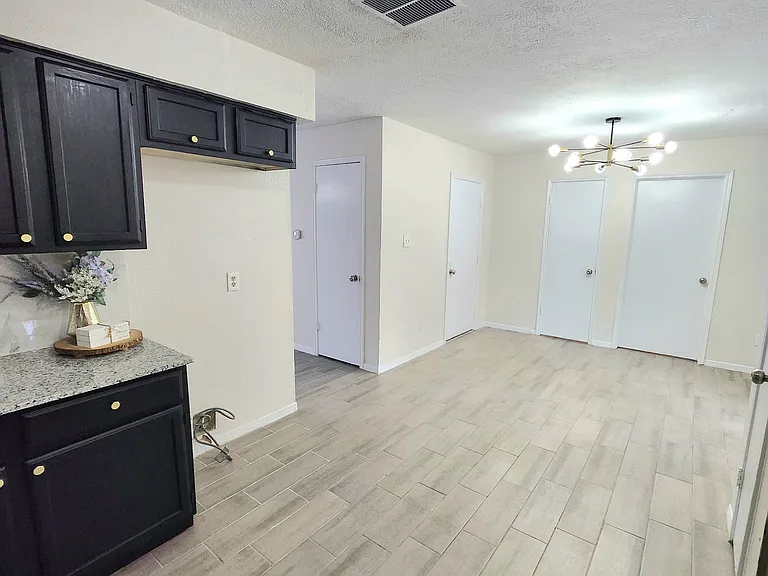 10045 Emerald Creek Dr — Photo 16