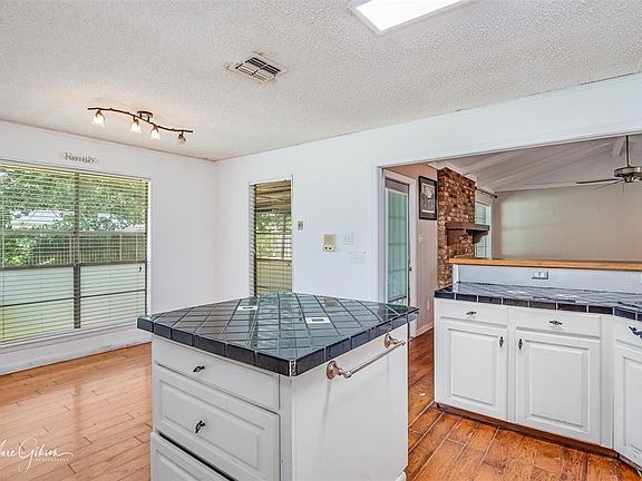 2nd image of 208 Kensington Ave