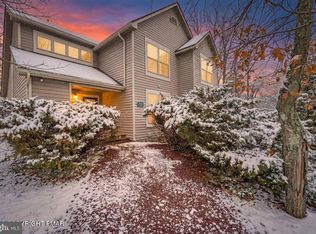 183 Hawthorne Ct, Tannersville, PA 18372