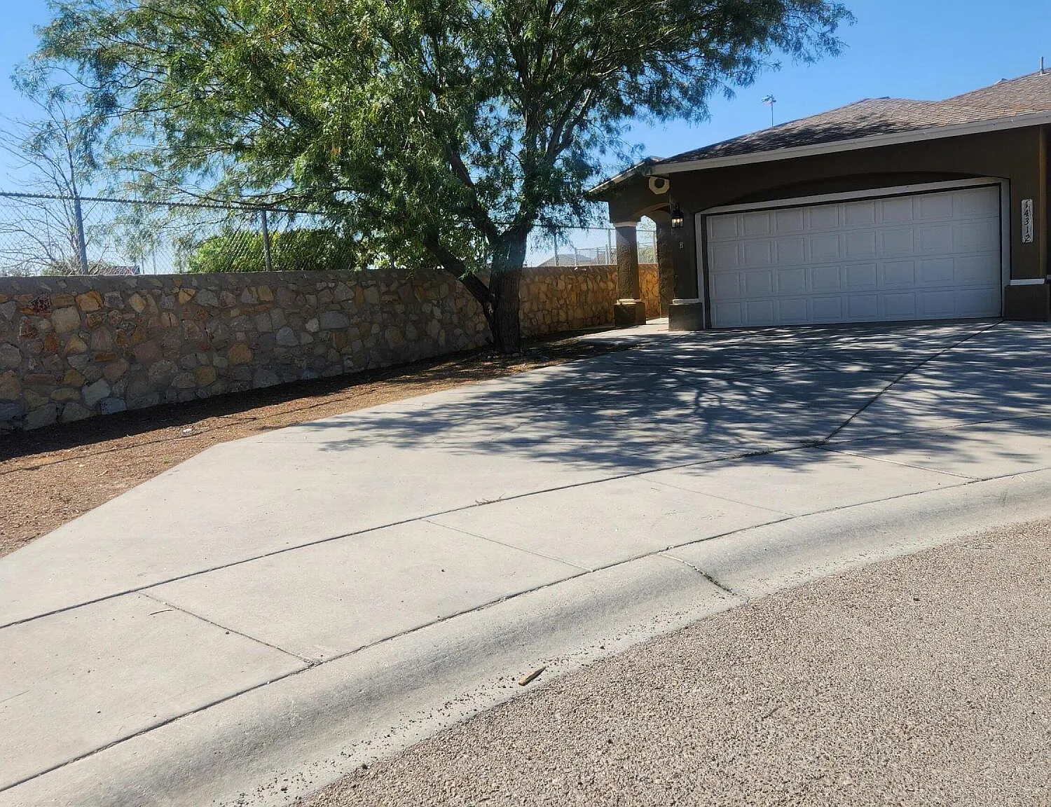 4 bed, 2.0 bath, 1486 sqft, $1,600 — Photo 2