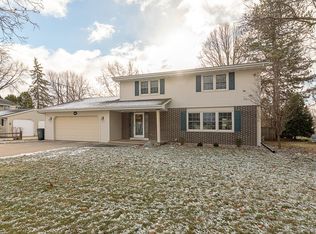 600 Sunrise Ln, Green Bay, WI 54301