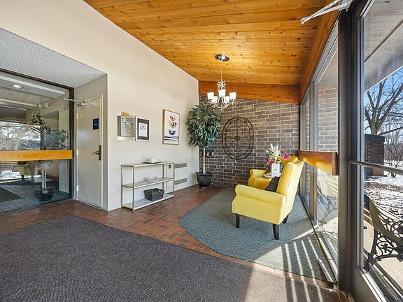 4th image of 5120 W 102nd St APT 204