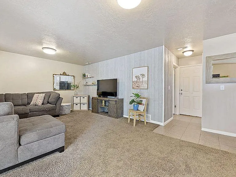 1043 N 2525 W — Photo 9