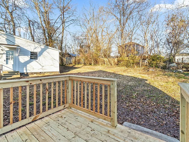 1139 Main St — Photo 17