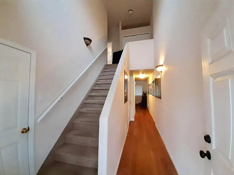 2070 Gonzaga Point — Photo 10