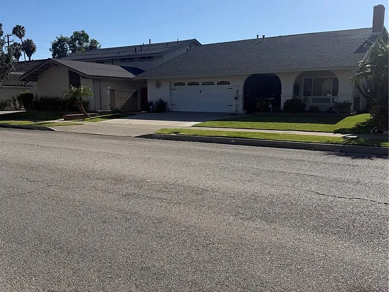 17323 Grayland Ave — Photo 2