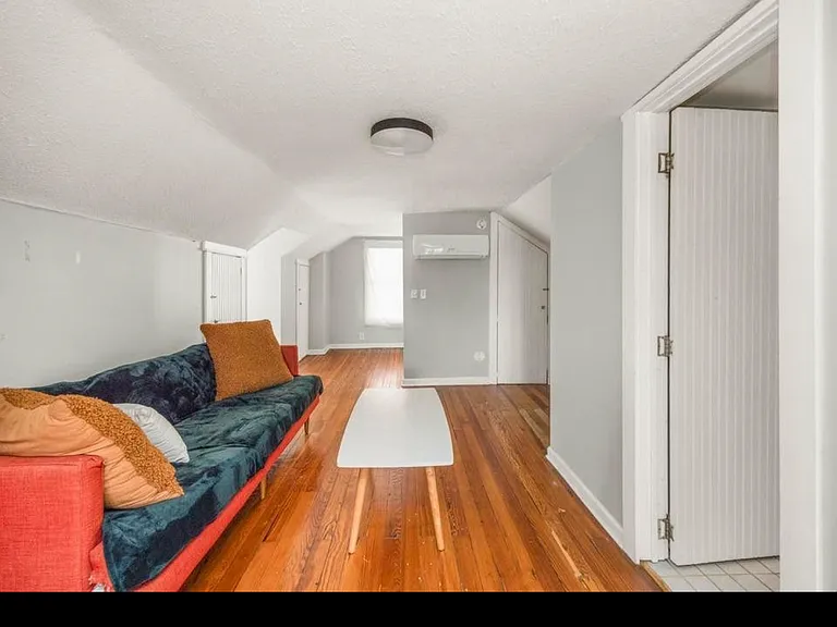 1011 Calvert St — Photo 14
